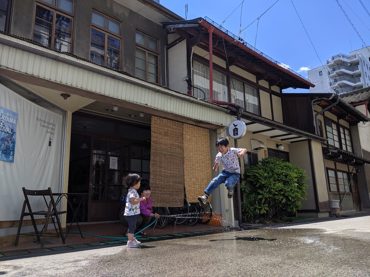 舒适客栈中的日式独立房间，距离车站仅2分钟的步行路程