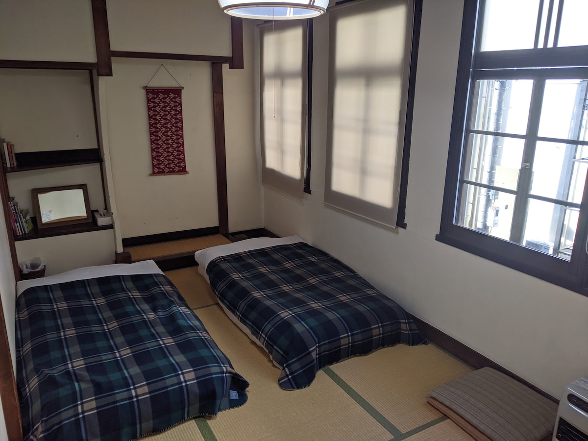 舒适客栈中的日式独立房间，距离车站仅2分钟的步行路程