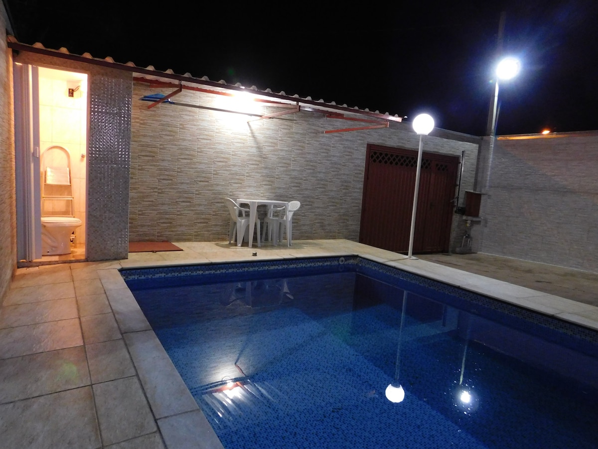 Casa 4 Estações em Brotas com 3 Quartos, Piscina.