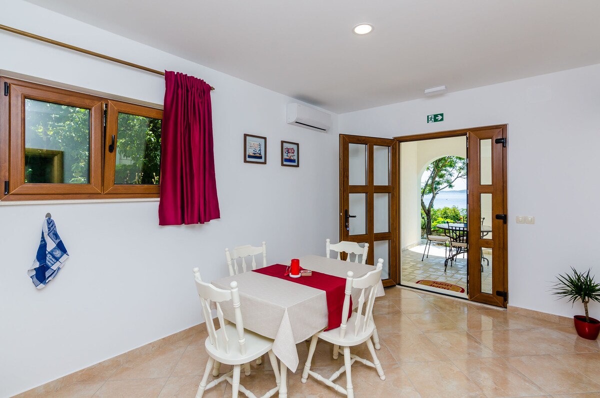 Carpe Diem - Comfort One Bedroom Apartment with Terrace and Sea View