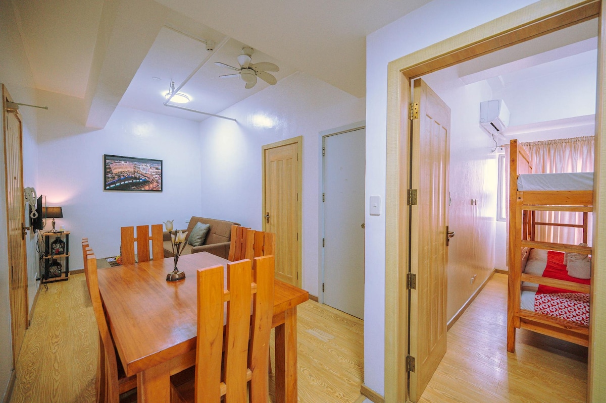 2-Bedroom Superior Condo 150meters to Night Market