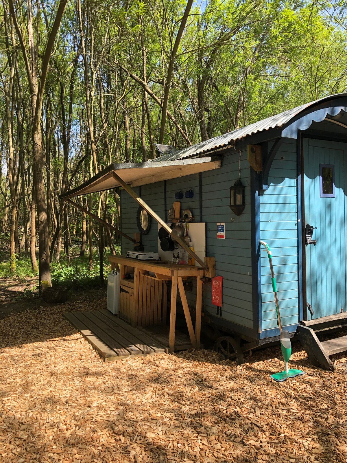 Nightingale Camp private Glamping with hot tub