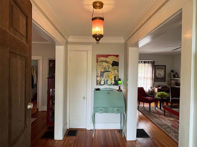 Historic downtown home, short walk to stadium!