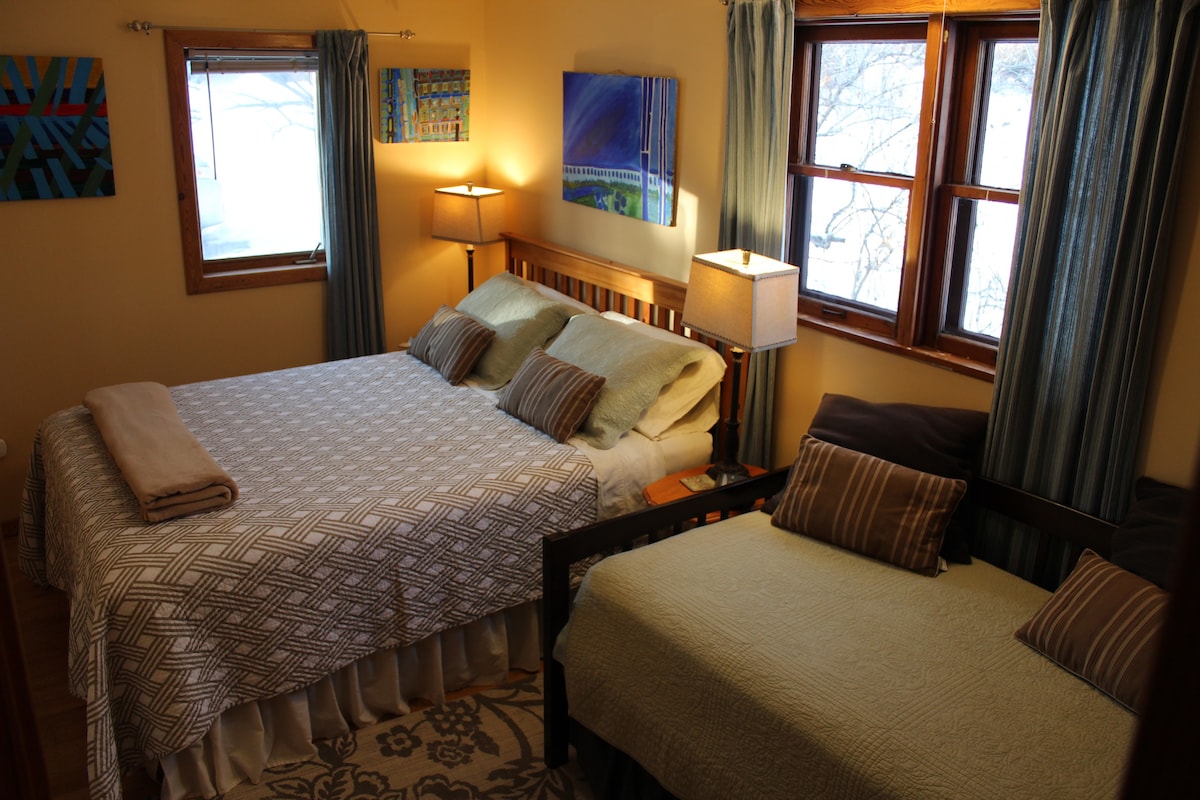 Full main floor rental - Artha Bed and Breakfast