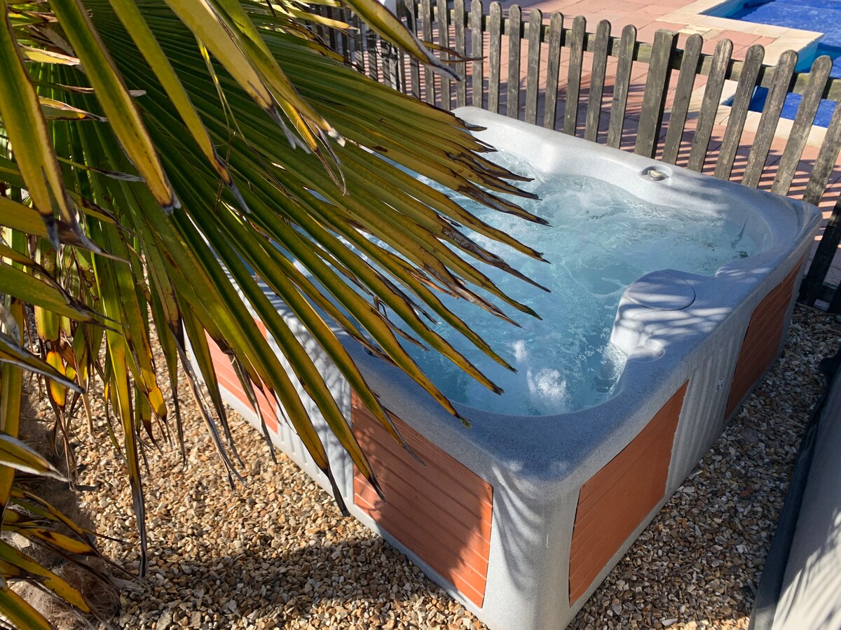 带泳池+热水浴缸的泳池景观小屋-可供6人入住
