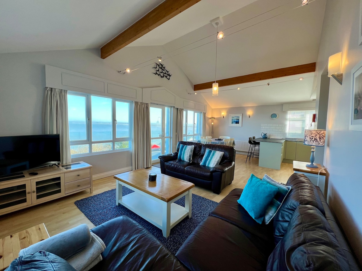 'The Lundy' Luxury 3 Bed Bungalow On The Sea Front