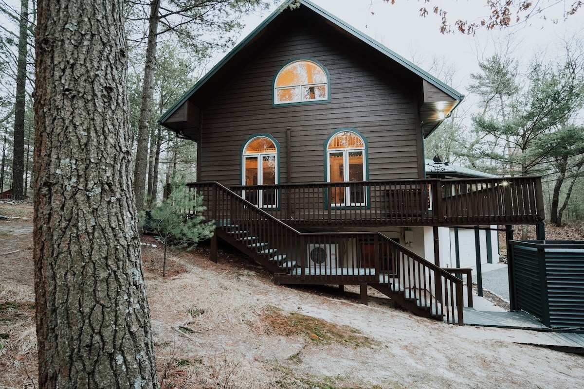 Pentwater Pines Cabin -木质度假屋