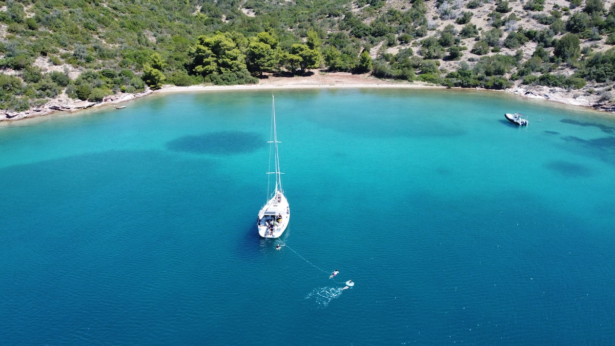 乘坐业主游艇前往希腊岛屿度假