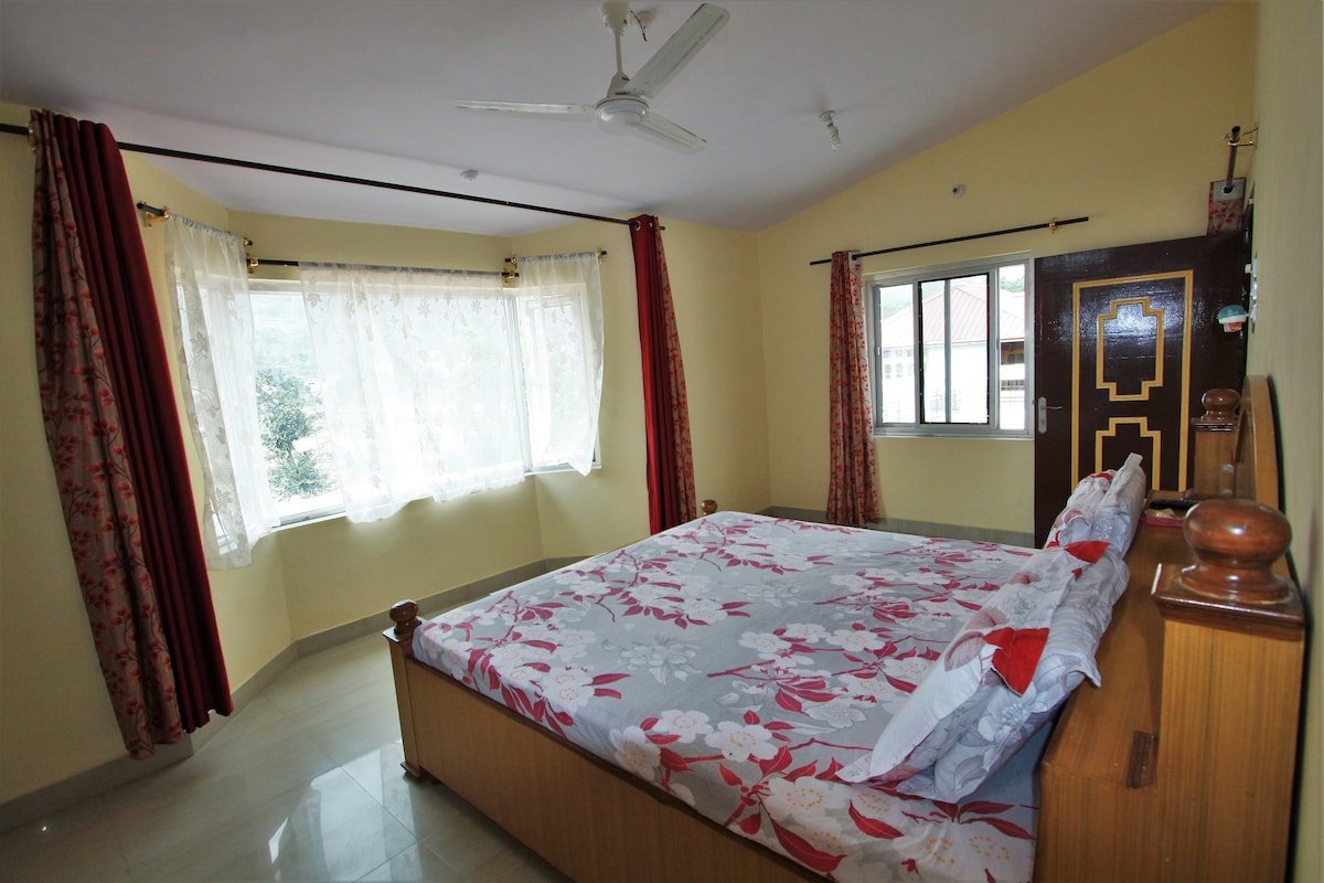 Chamunda View Room, Valley Retreat, Chowari
