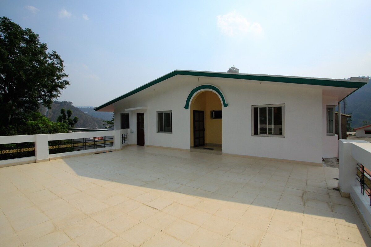 Chamunda View Room, Valley Retreat, Chowari