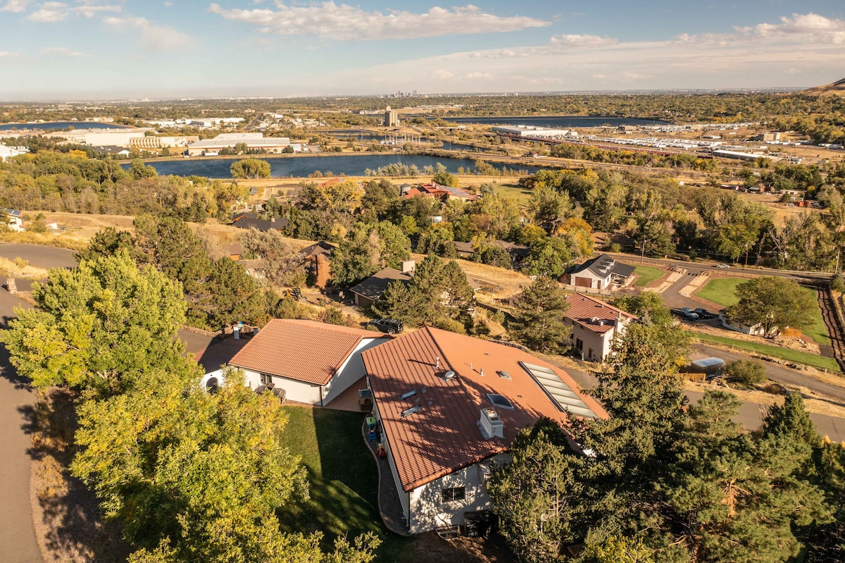 Golden Mount Oasis! Views, hot tub, trails & more!