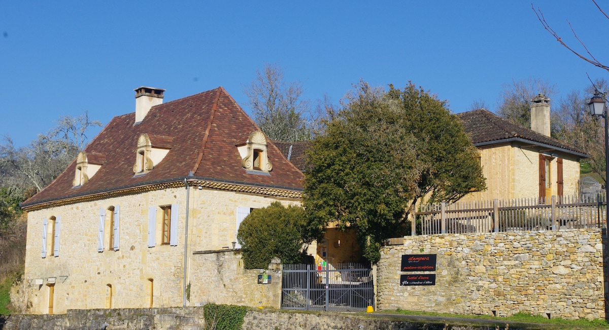 L'ostal d'ocra Gîte 2 à 7 personnes à saint Pompon