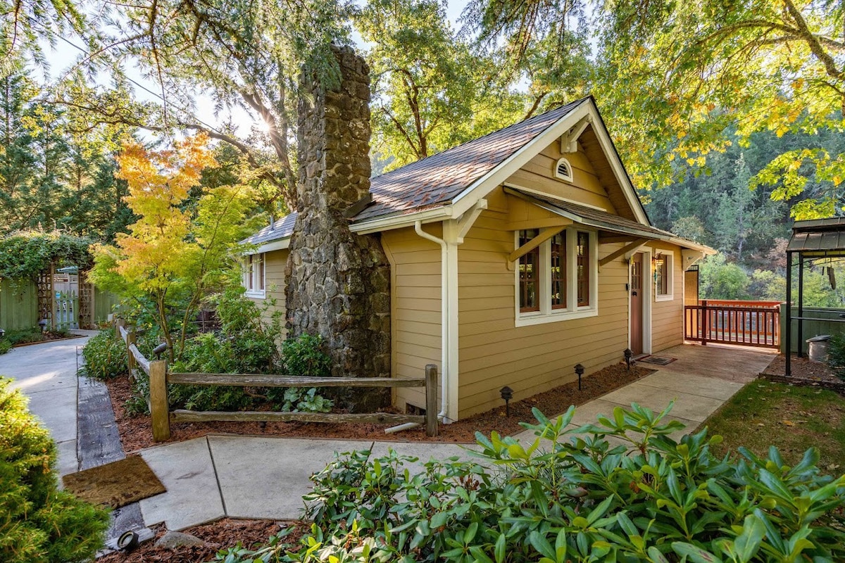 Rogue River Lodge, Riverside Cabin