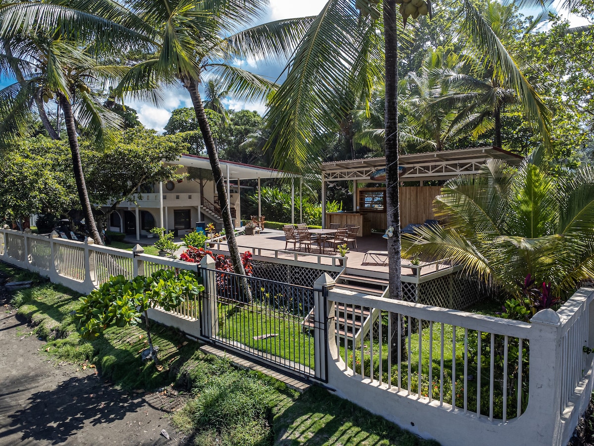 7 Bedroom Luxury Oceanfront Villa on Jaco Beach