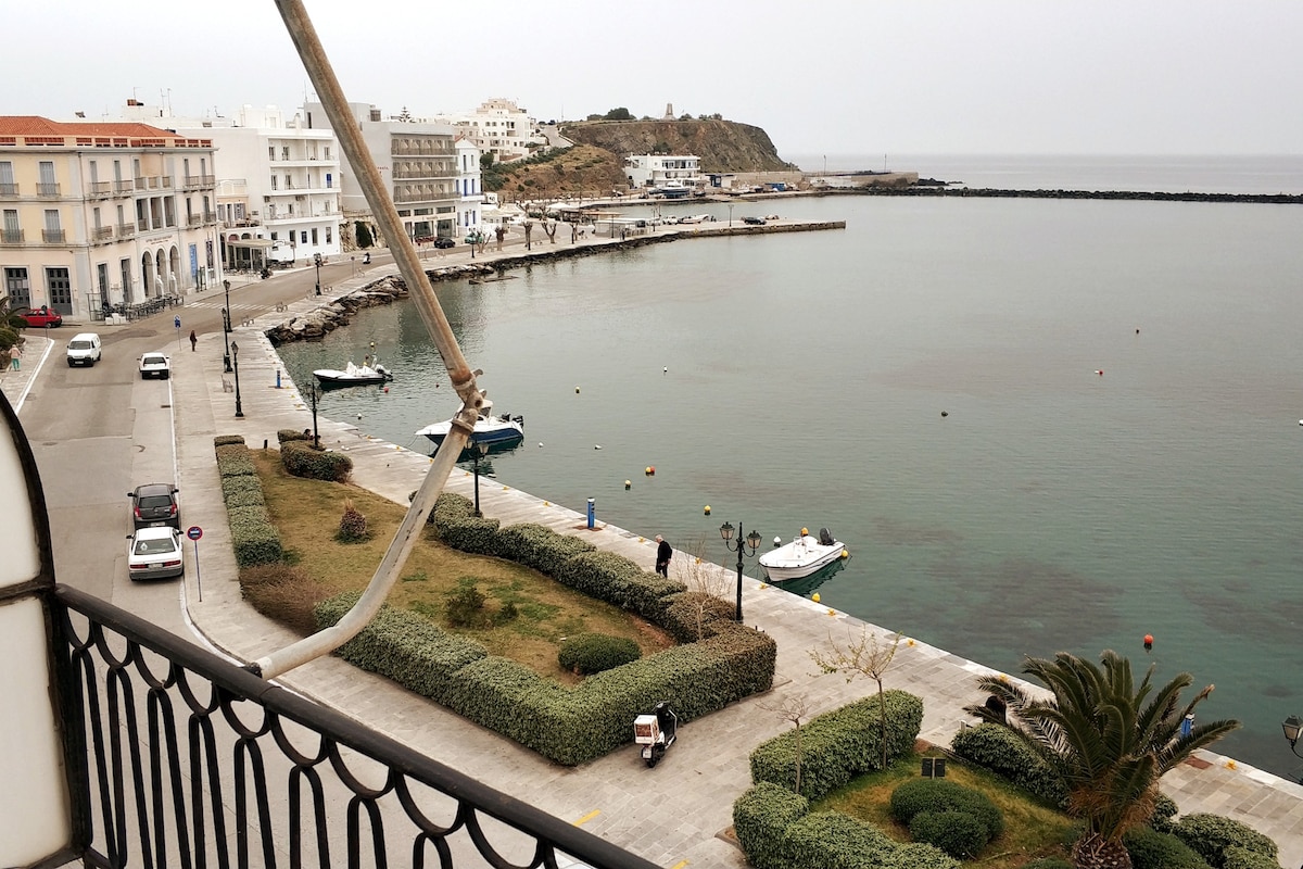 Tinos港口可欣赏美景的公寓