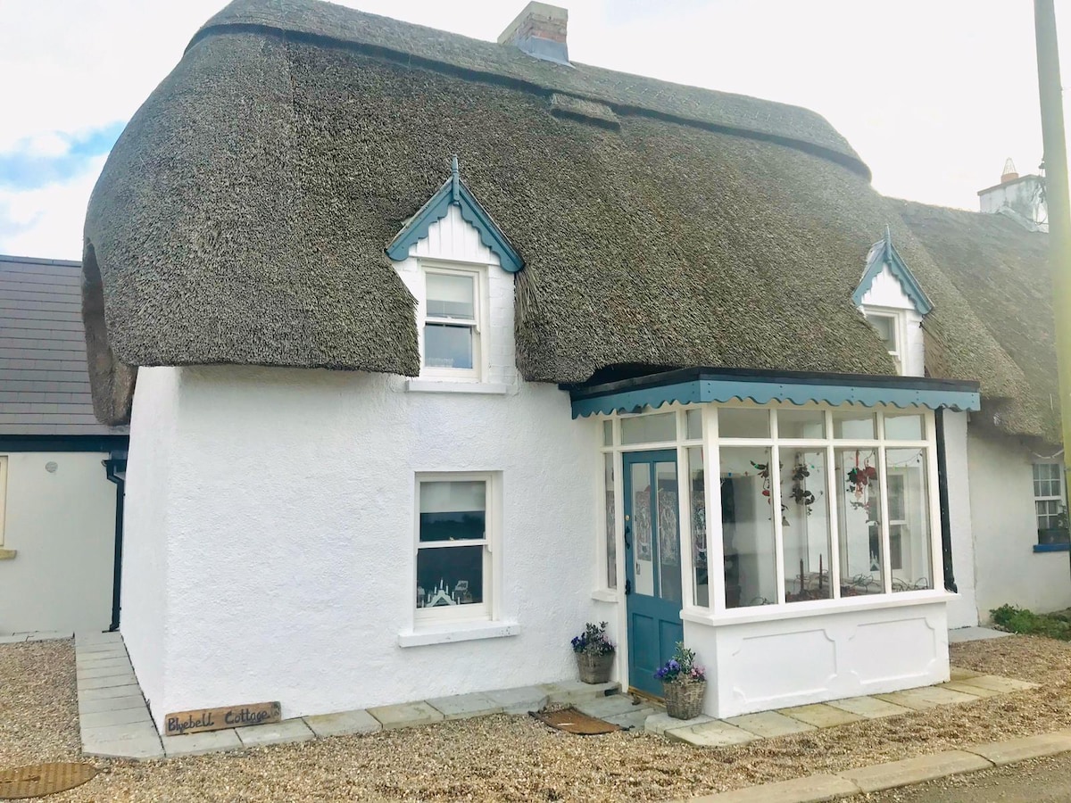 Thatched Cottage Near Beach. Up to 4 guests