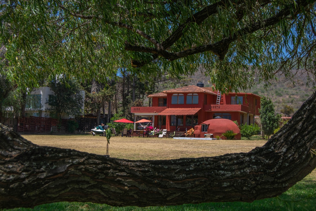 Lago de Pátzcuaro shore house with Muelle