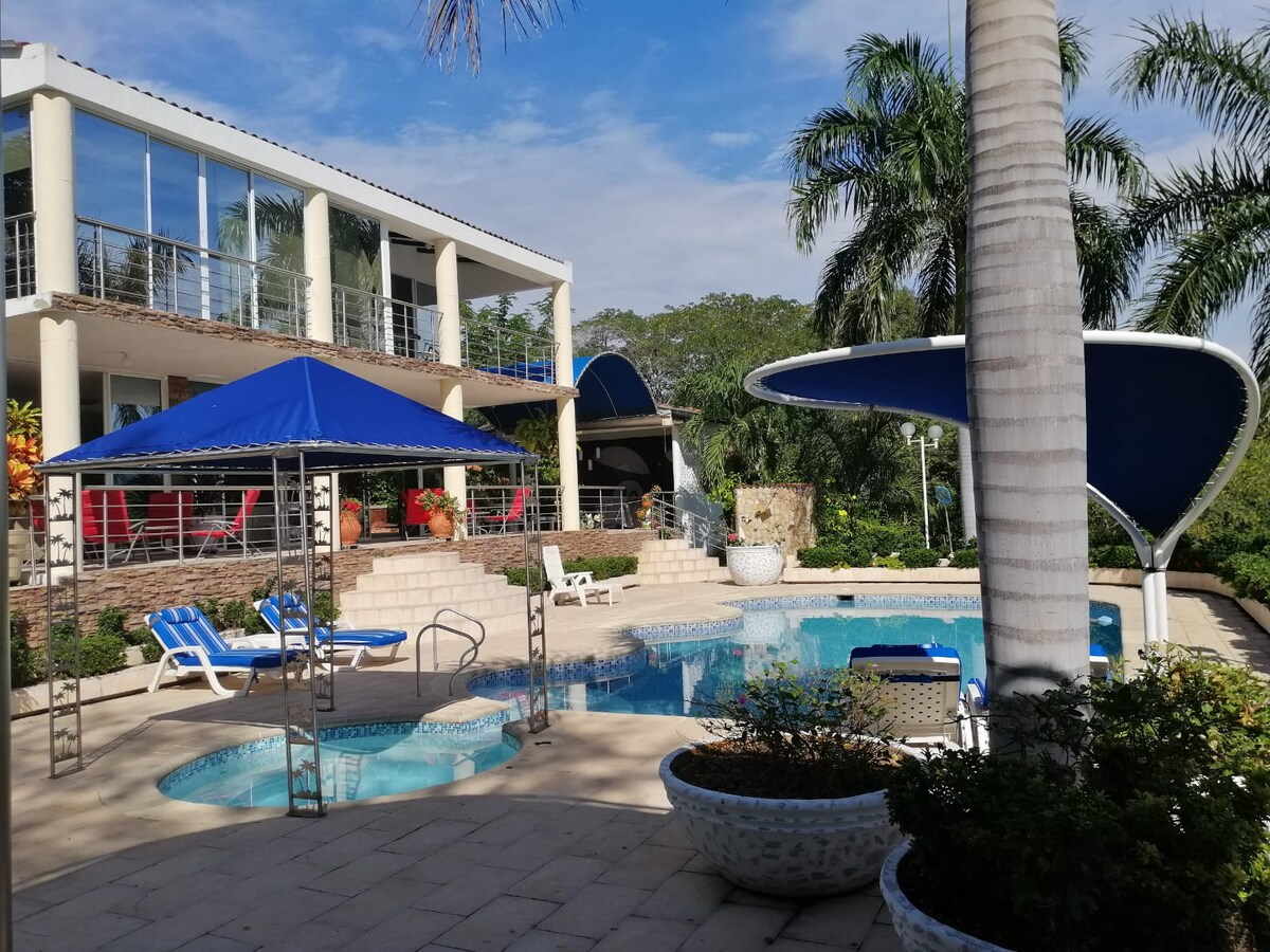 Casa y piscina privada: la mejor vista y frescura