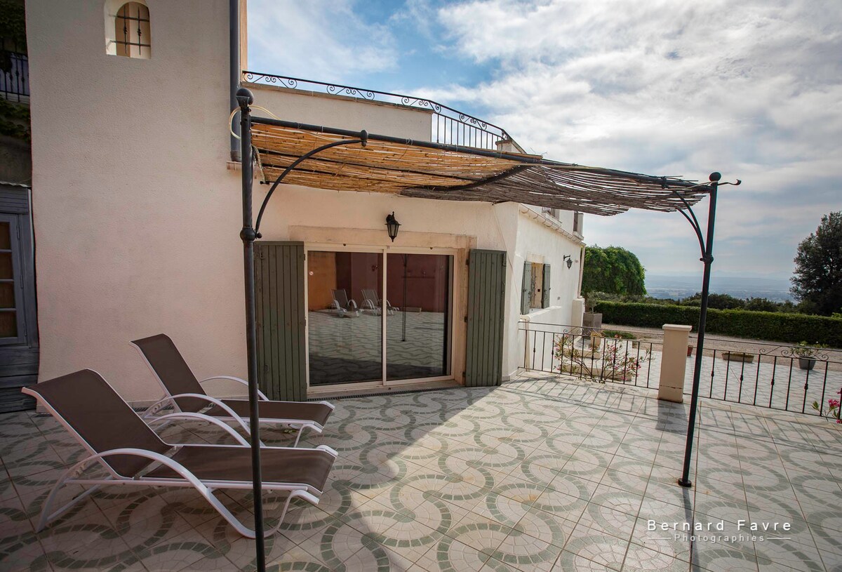 "Les Cigales" Grand gîte avec piscine