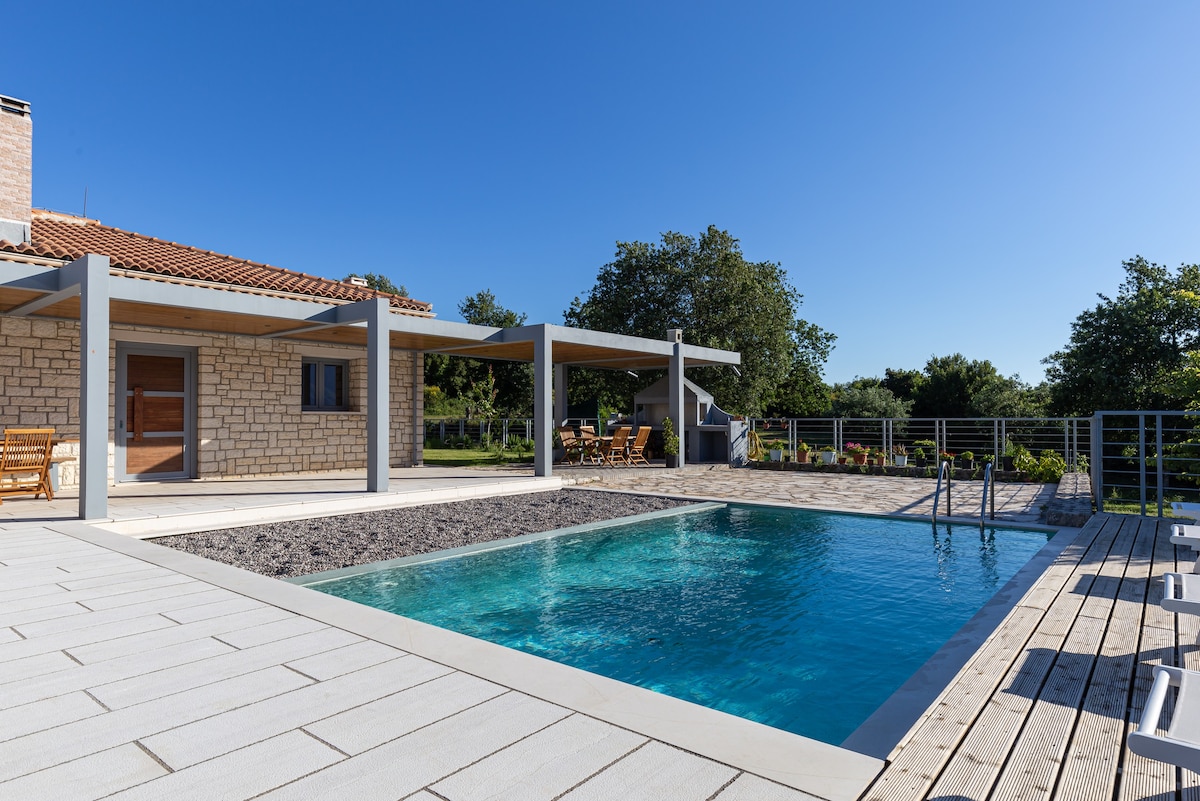 Villa Nikos ★ private pool - country views - BBQ