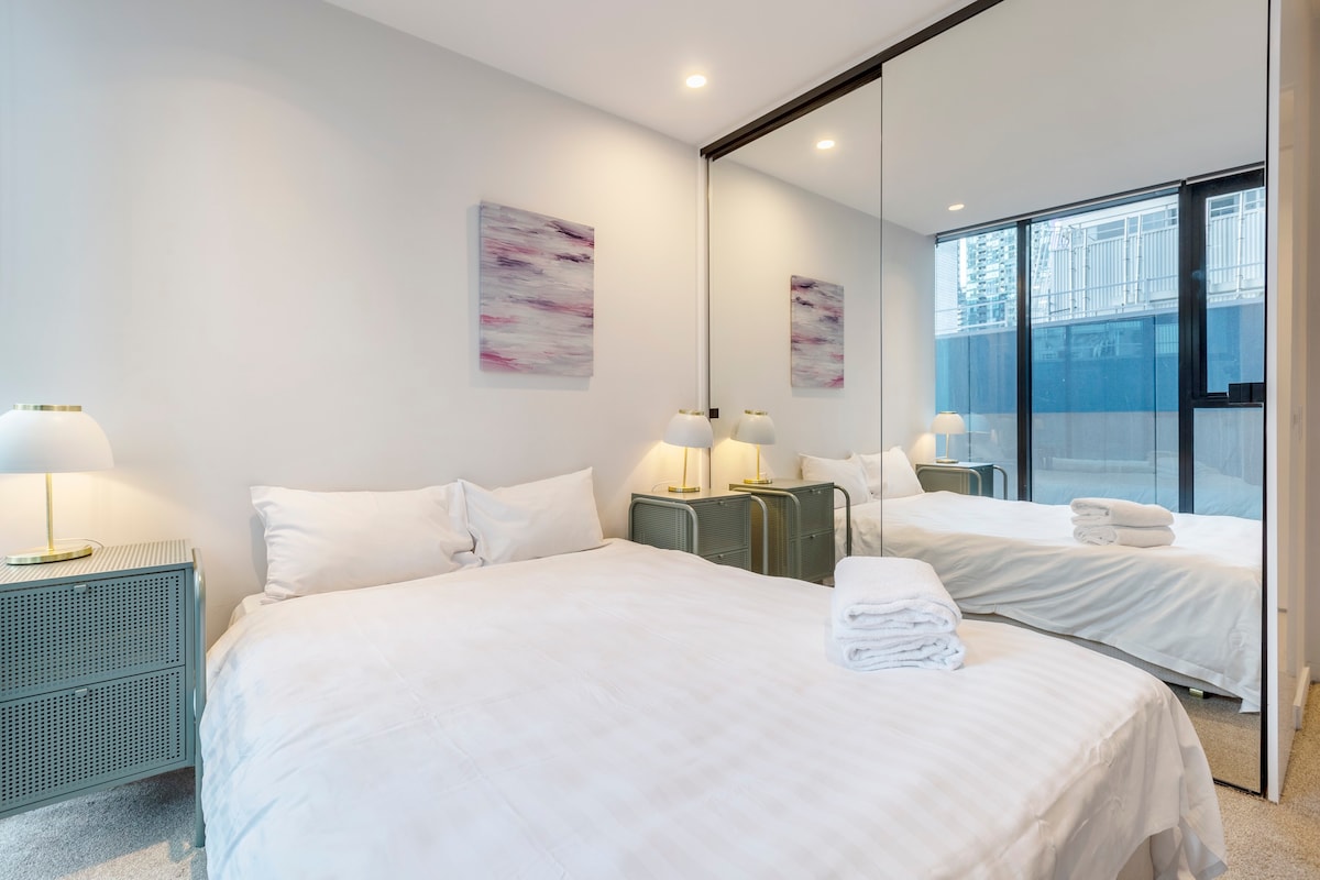 Central Melbourne CBD Lighthouse Apartment