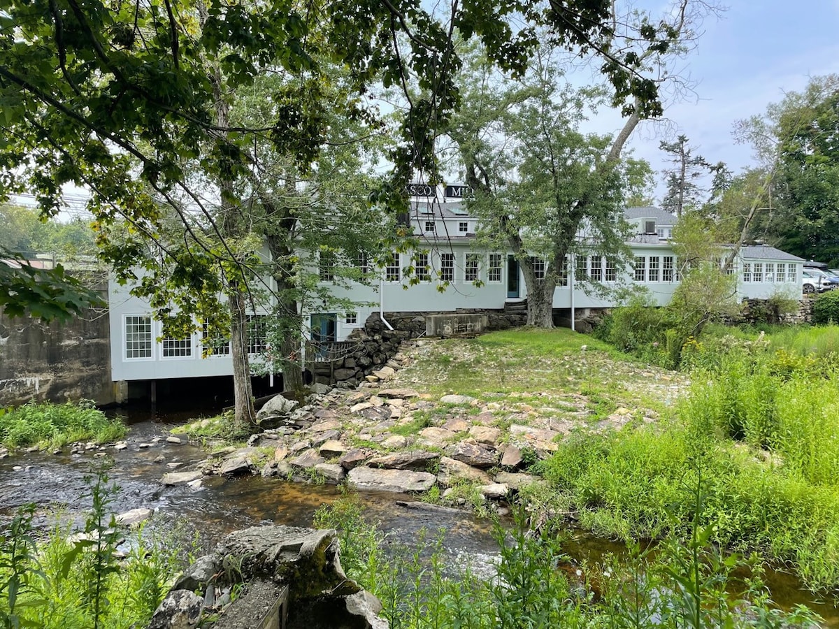 Sunny Westport Studio Apt. Above Historic Mill