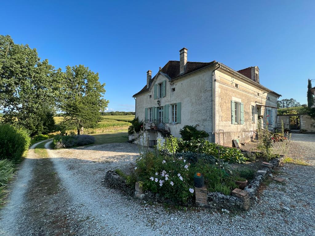 完美的家庭度假屋，住宿加早餐， Aubeterre-sur-Dronne