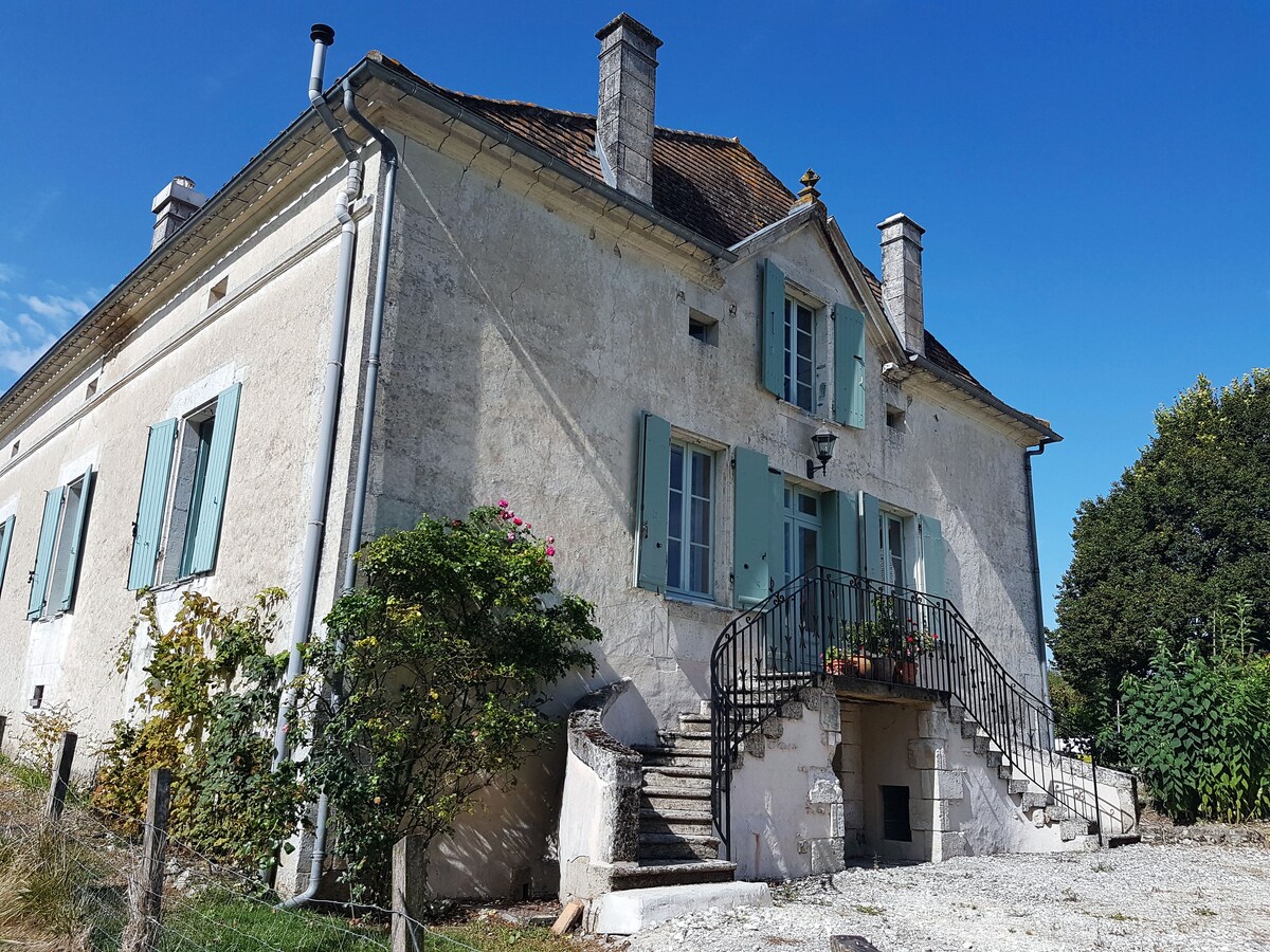 完美的家庭度假屋，住宿加早餐， Aubeterre-sur-Dronne