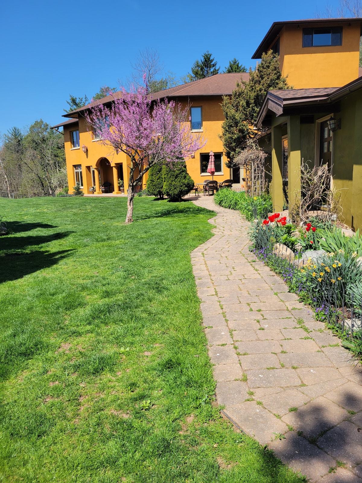 The Peaceable Kingdom Bed & Breakfast Llama Loft