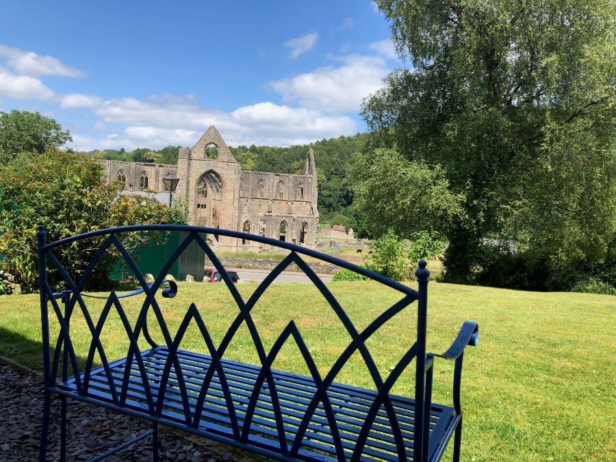 Tintern Abbey Cottage-amazing Abbey View, EV ,5 *