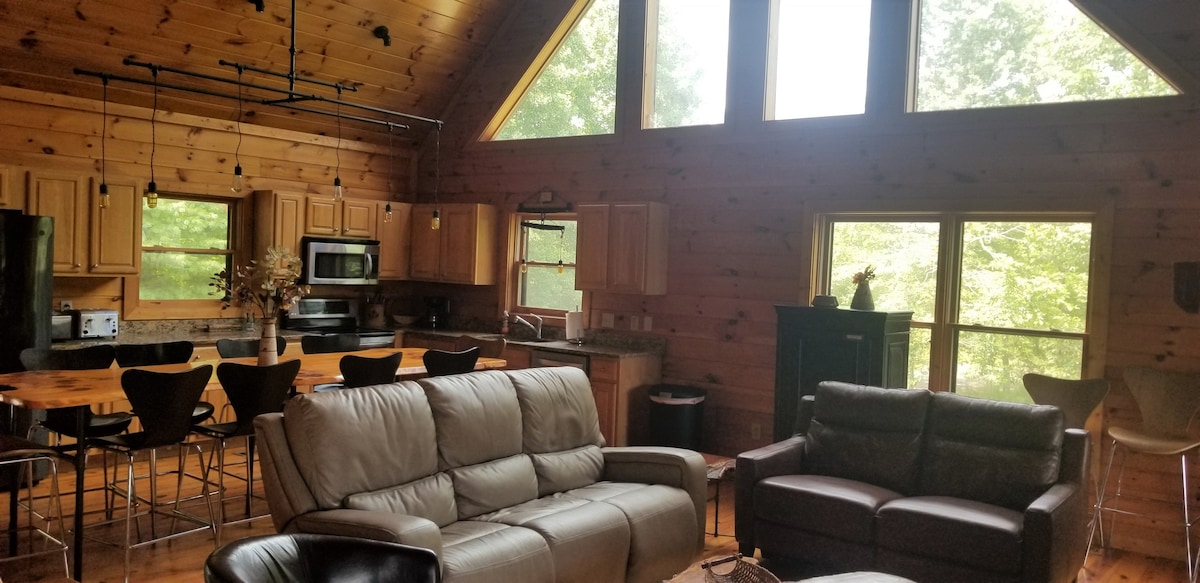 North GA cabin 'Summit Hideaway'