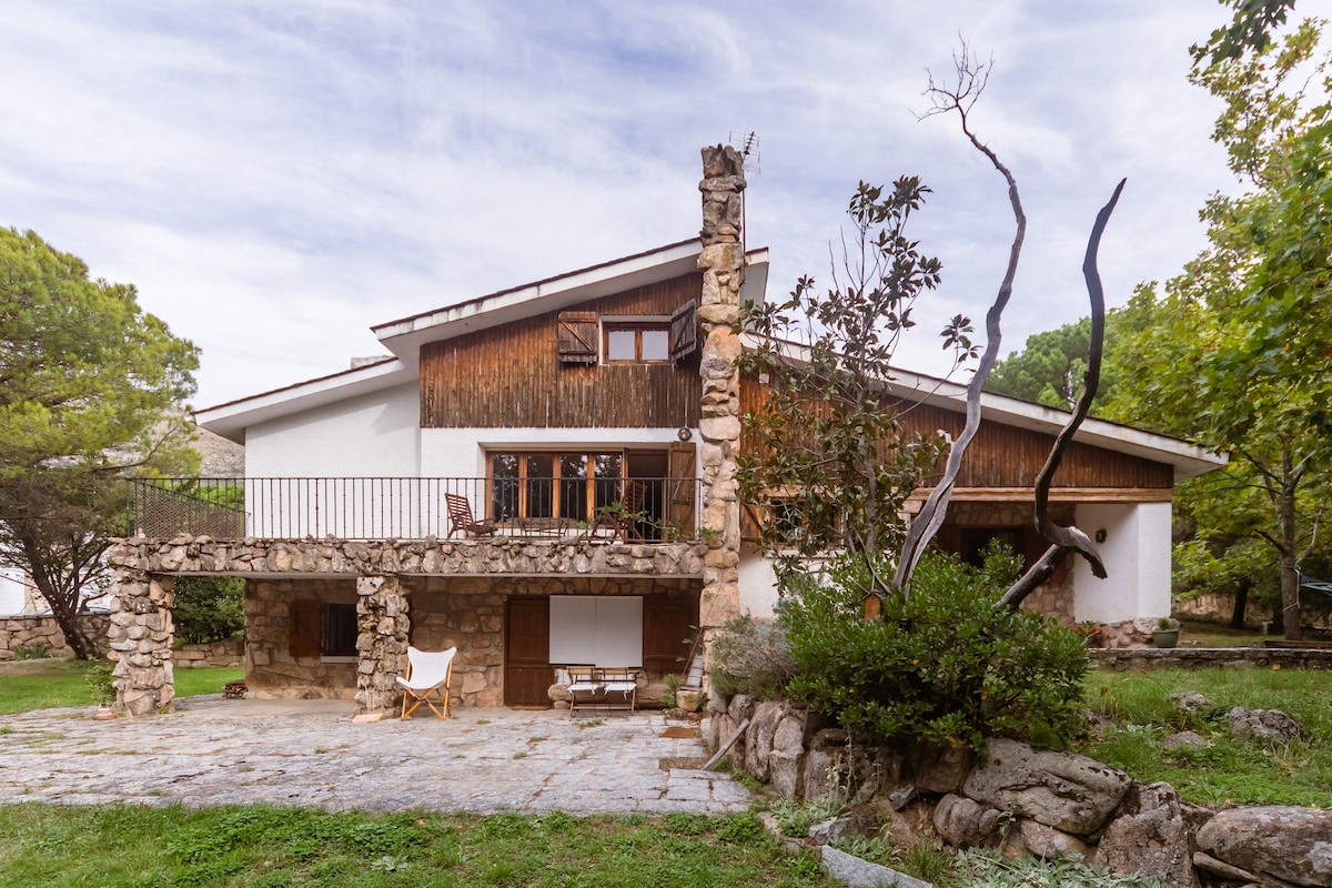 Idyllic country house on the mountains near Madrid