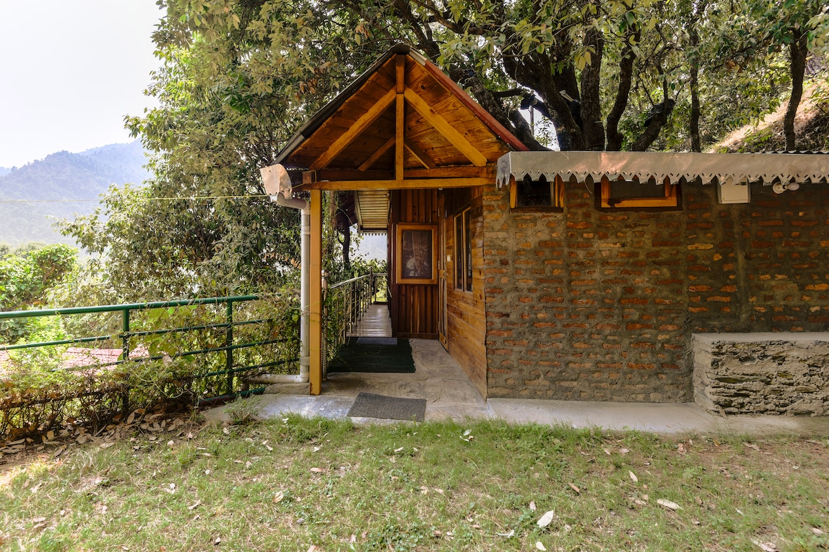 Tree House-Silent Valley Alchaun along river Kalsa