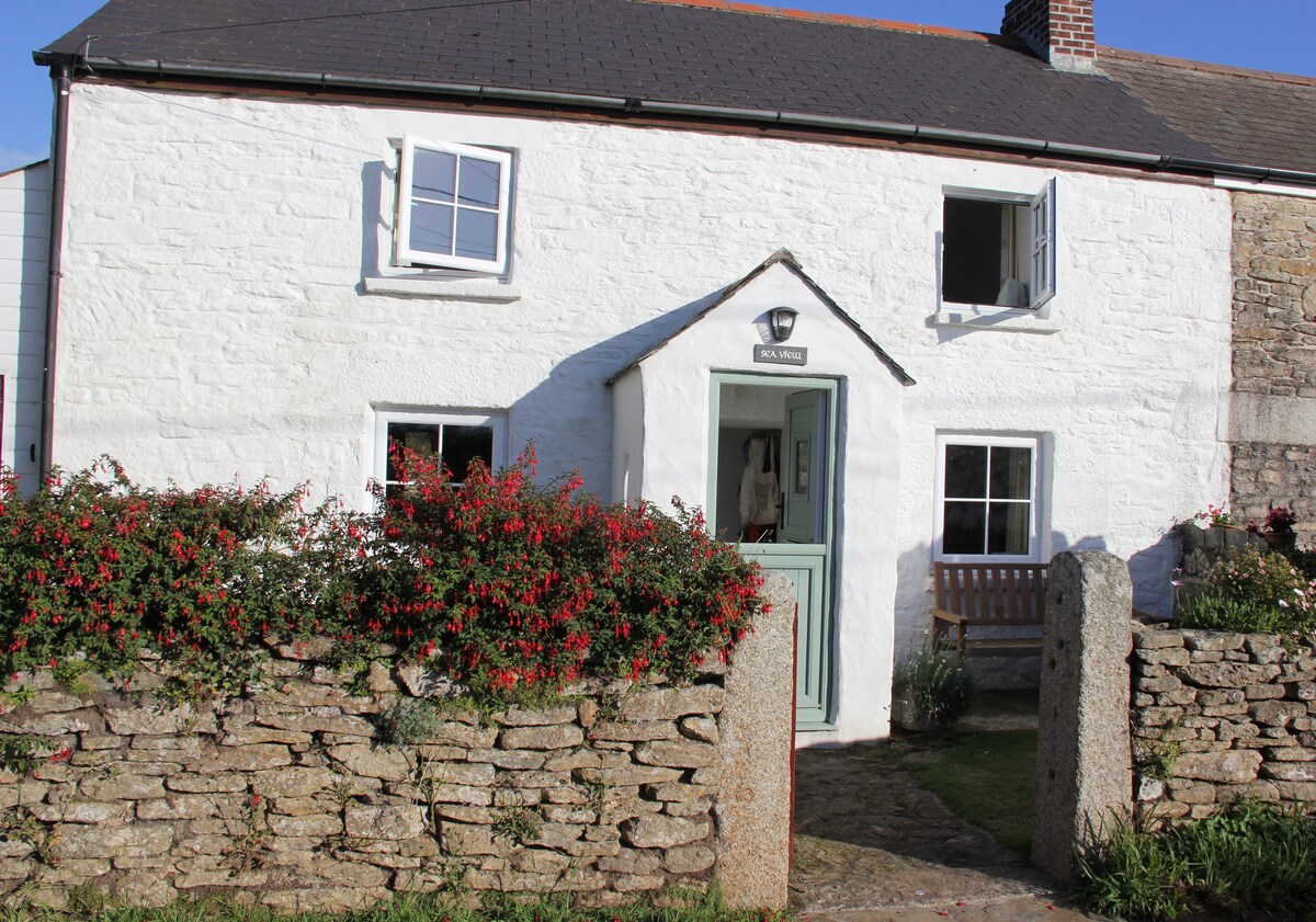 Family cottage near Porthleven; sea views, garden.