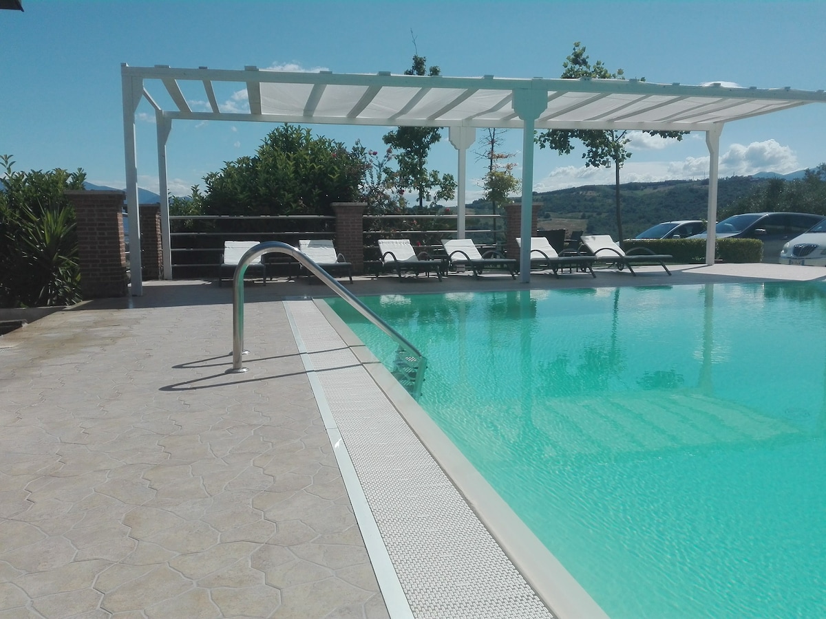 「Villa ai TRE ulivi」带泳池-一楼