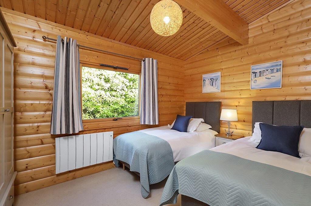 豪华3间卧室，带热水浴缸的斯堪的纳维亚小屋