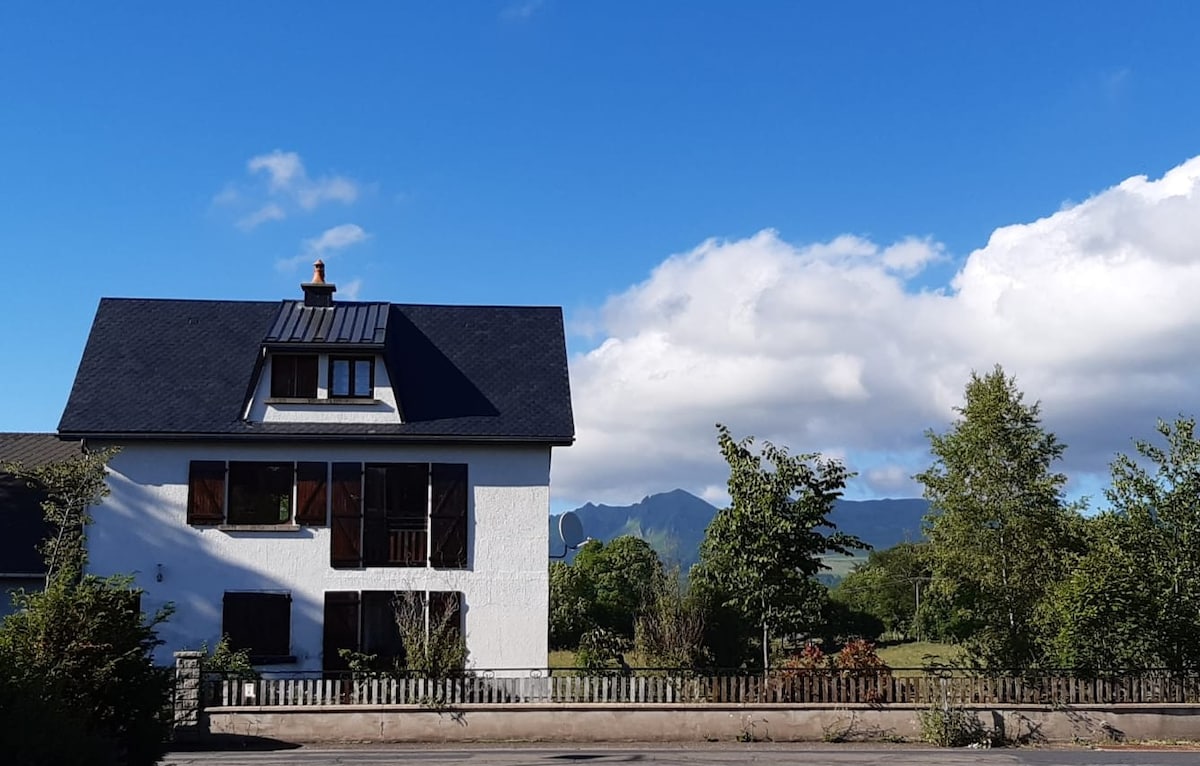 Grande maison 12p, 2*, vue sur massif du  Sancy