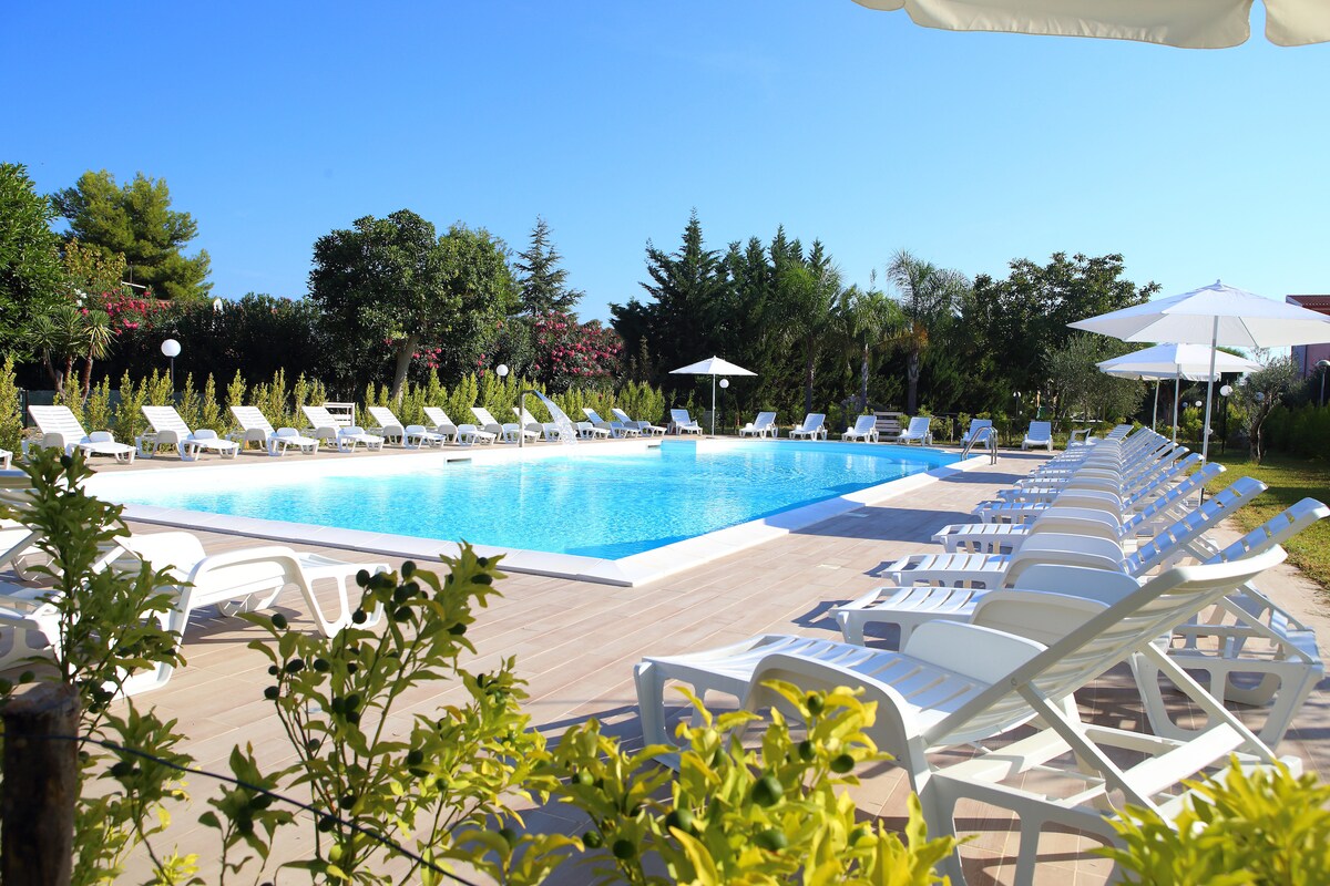 Three-room apartment with swimming pool