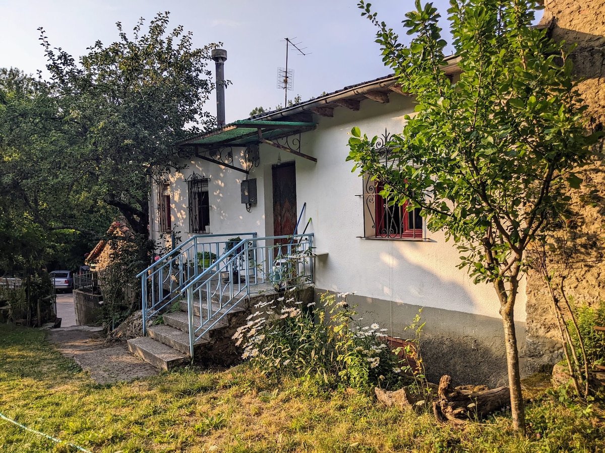 Casa de montaña con jardín en León