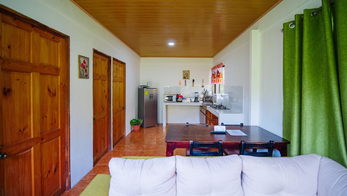 House Cattleya Monteverde