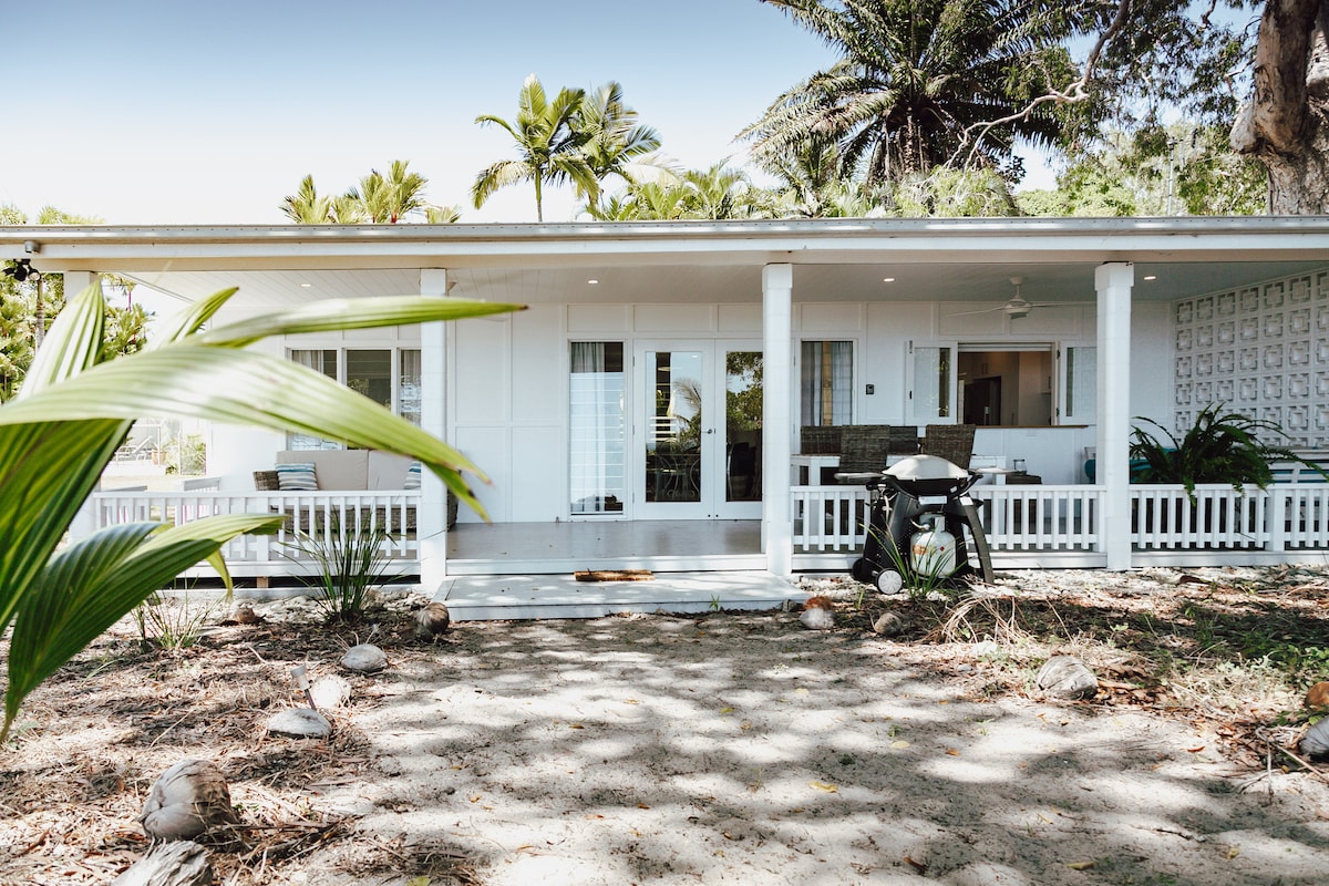 [Rob 's Beach Shack] - Beachfront Bliss