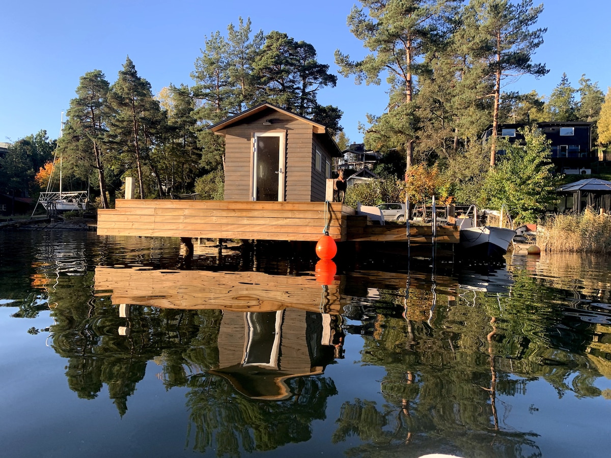 Beach house! Sauna pier & boat, near City