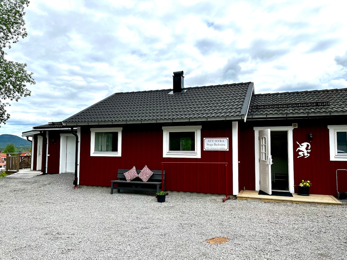 舒适的小屋「Backnära」，毗邻滑雪坡