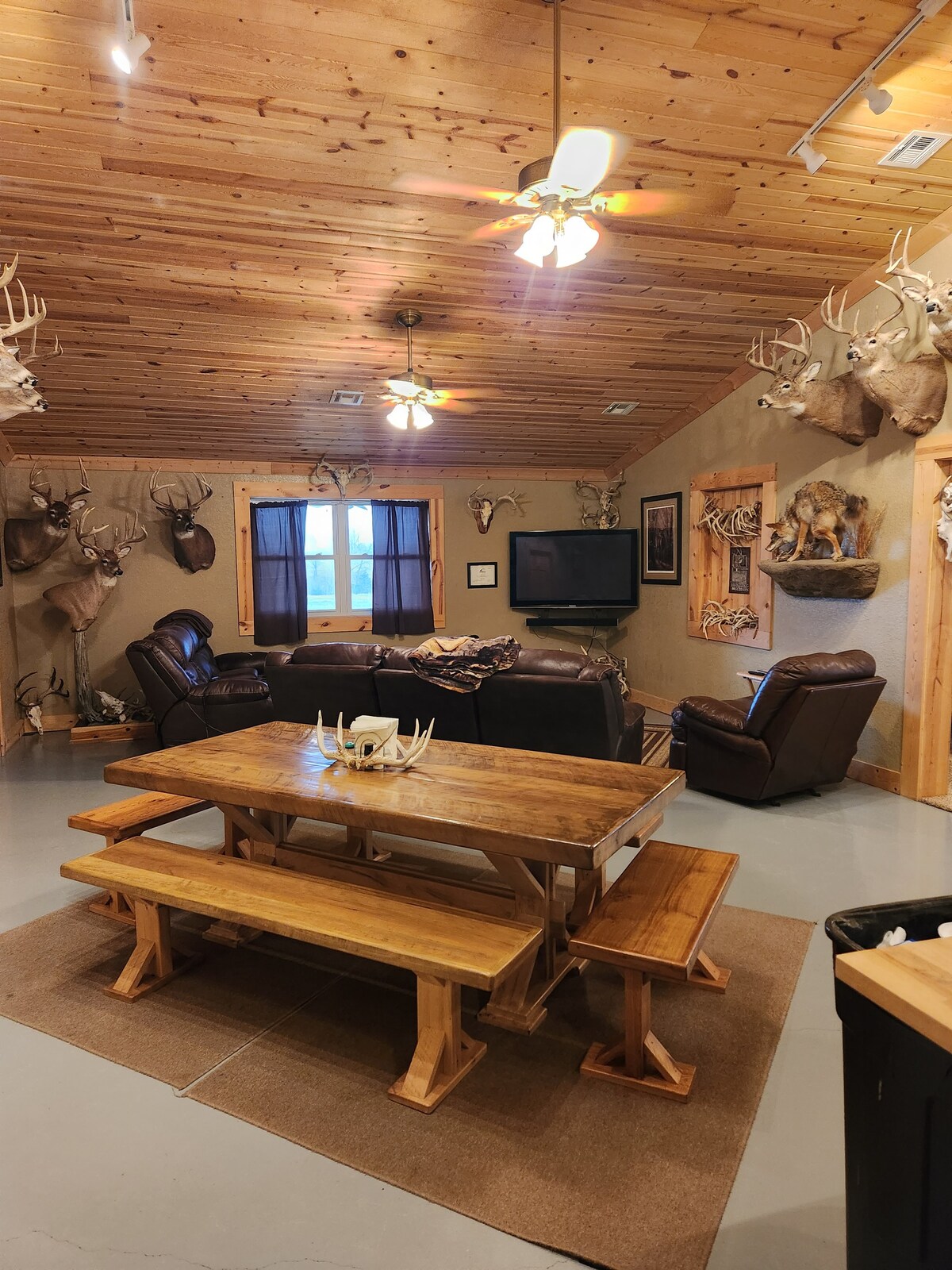 Hanke 's Hunts Lodge