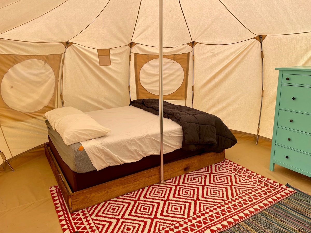 20英尺帆布钟形帐篷，带桑拿，位于度假中心