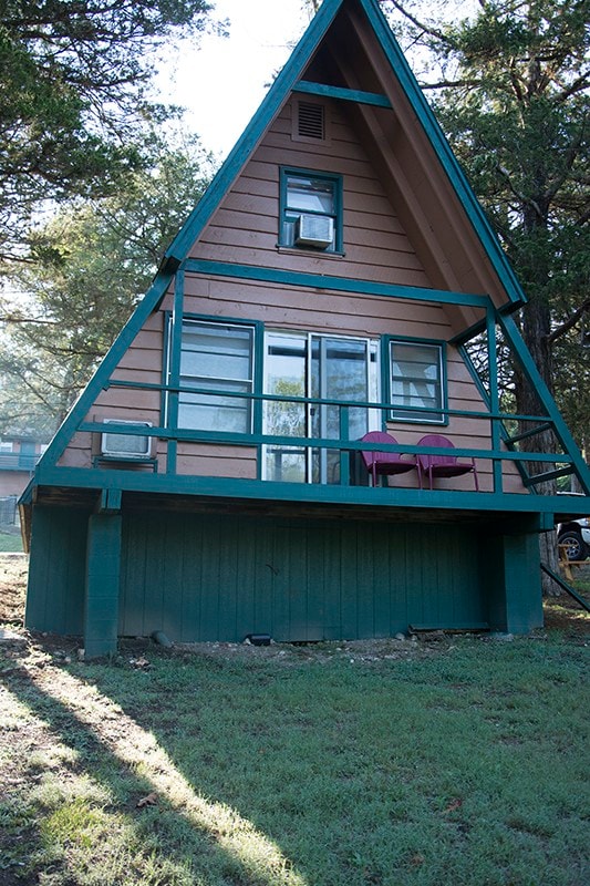 银元城（银元城）桌岩上的布兰森小屋（ Branson Cabin ）