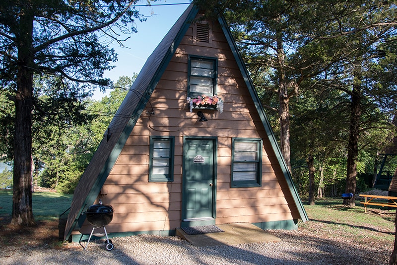 银元城（银元城）桌岩上的布兰森小屋（ Branson Cabin ）