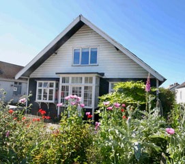 Spacious beach house sleeps 4/6