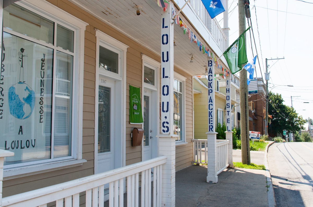 (4) Lit Dortoir, Belle Auberge, 5 km de Québec.