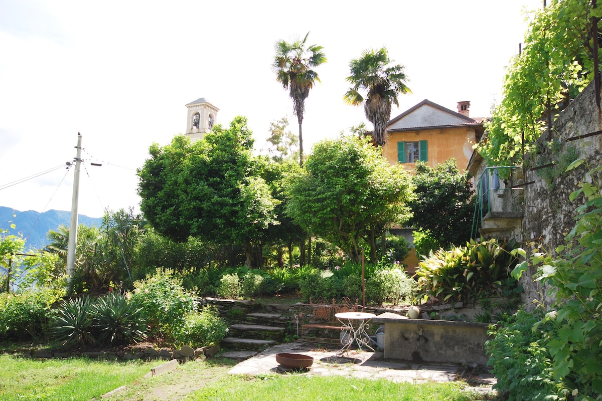 LA CANONICA - Das Pfarrhaus mit 3000 m2 Garten.